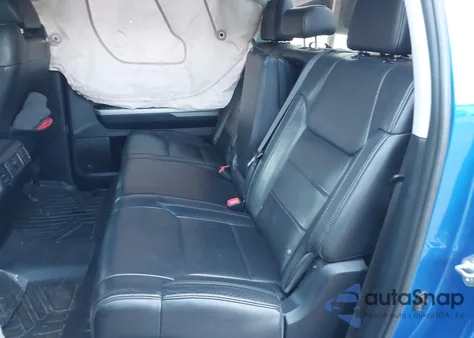 2016 Toyota Tundra Limited 5.7L V8 z USA, uszkodzony, nr VIN 5TFHY5F15GX494723